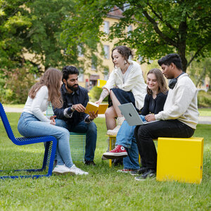 Studierende auf der AC-Wiese